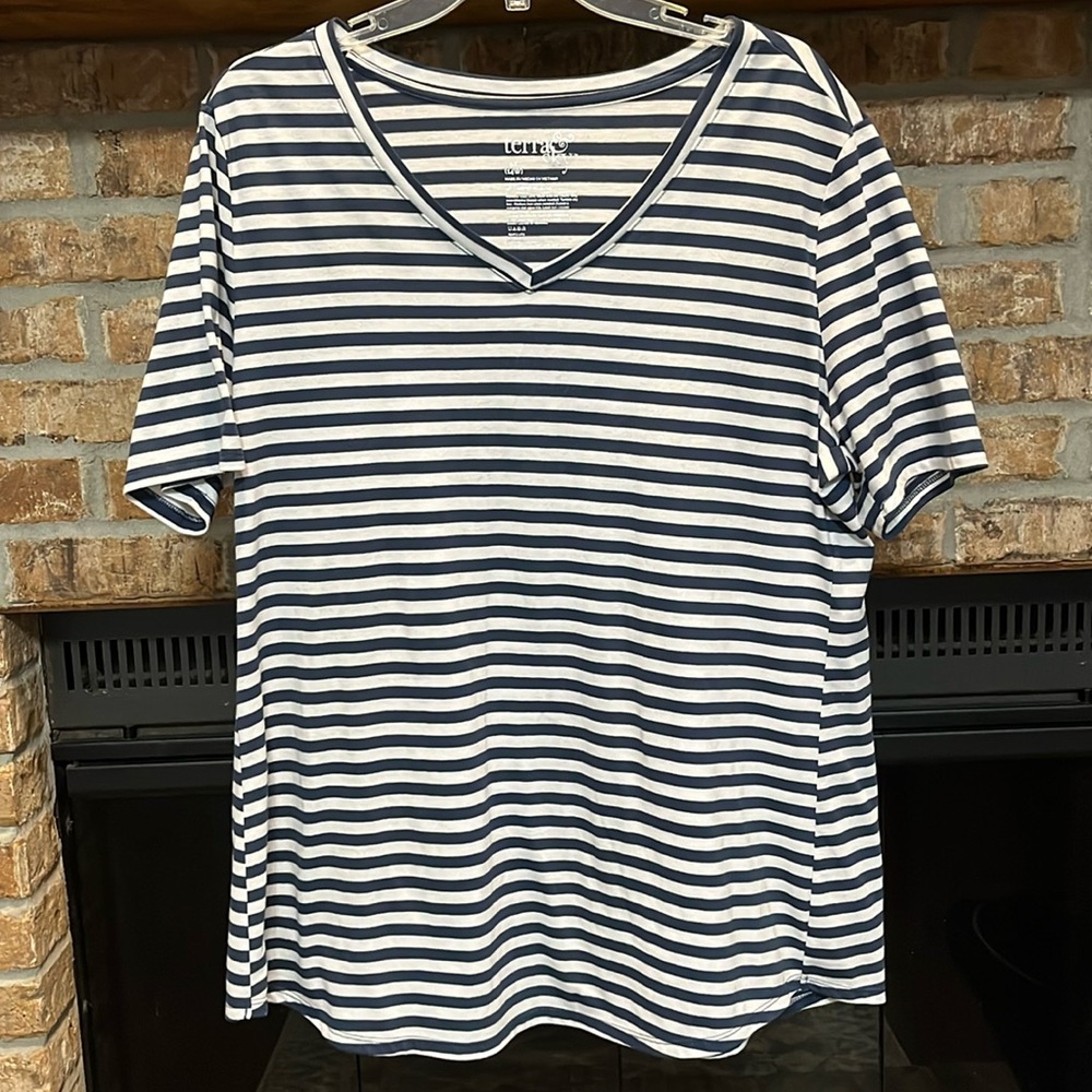 Terra & Sky women’s top